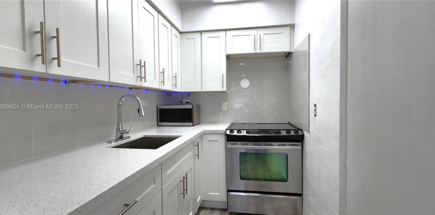 Condo in Hollywood, Florida, 1 bedroom  № 1977482