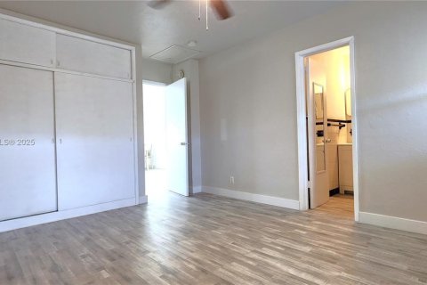 Condo in Hollywood, Florida, 1 bedroom  № 1977482 - photo 8