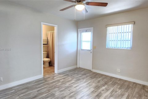 Condo in Hollywood, Florida, 1 bedroom  № 1977482 - photo 9