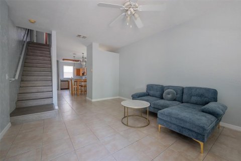 Condominio en alquiler en Gainesville, Florida, 2 dormitorios, 109.25 m2 № 2231811 - foto 3