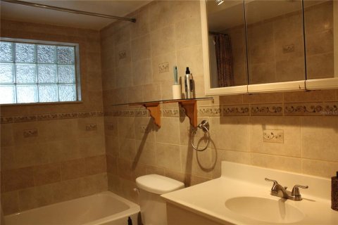 House in New Port Richey, Florida 3 bedrooms, 118.17 sq.m. № 1908925 - photo 9