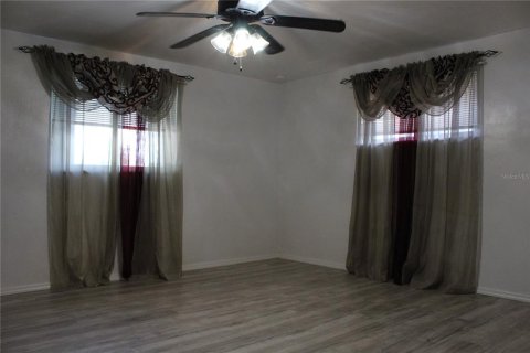 House in New Port Richey, Florida 3 bedrooms, 118.17 sq.m. № 1908925 - photo 4