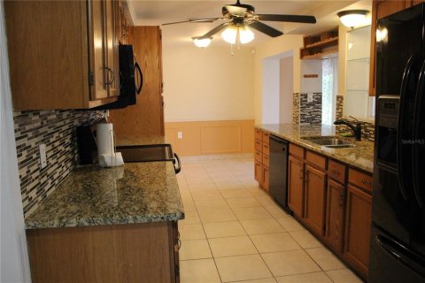 House in New Port Richey, Florida 3 bedrooms, 118.17 sq.m. № 1908925 - photo 13