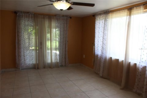 House in New Port Richey, Florida 3 bedrooms, 118.17 sq.m. № 1908925 - photo 16