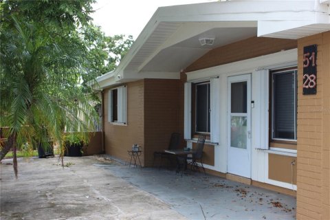 House in New Port Richey, Florida 3 bedrooms, 118.17 sq.m. № 1908925 - photo 1