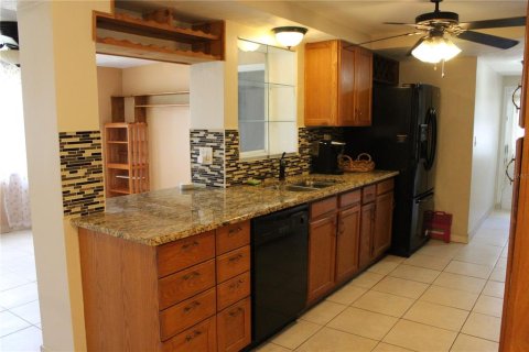 House in New Port Richey, Florida 3 bedrooms, 118.17 sq.m. № 1908925 - photo 11