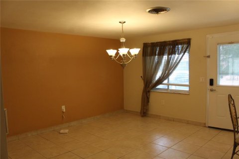 House in New Port Richey, Florida 3 bedrooms, 118.17 sq.m. № 1908925 - photo 2