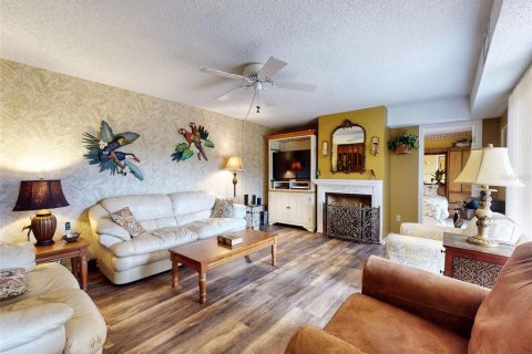 Townhouse in New Smyrna Beach, Florida 3 bedrooms, 161.28 sq.m. № 2299470 - photo 24
