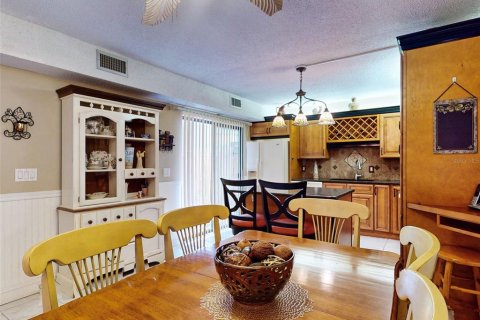 Townhouse in New Smyrna Beach, Florida 3 bedrooms, 161.28 sq.m. № 2299470 - photo 16
