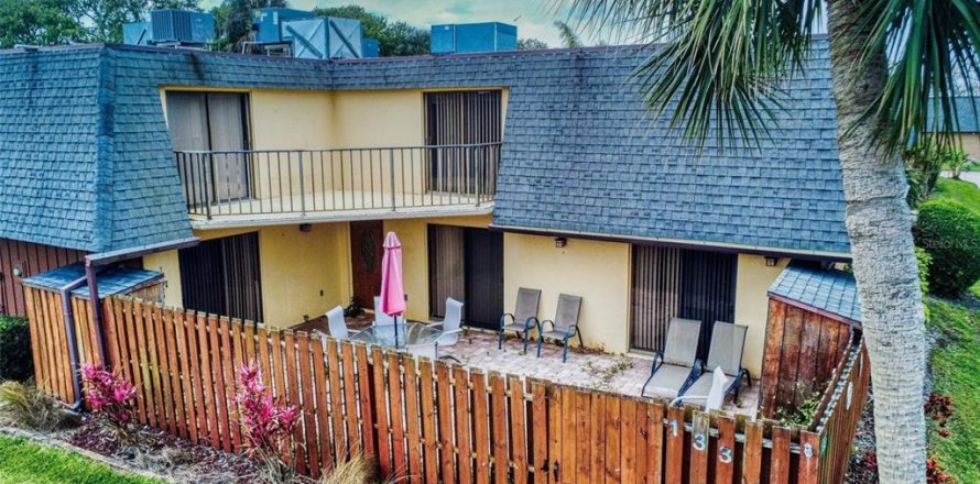 Townhouse in New Smyrna Beach, Florida 3 bedrooms, 161.28 sq.m. № 2299470