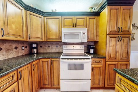 Townhouse in New Smyrna Beach, Florida 3 bedrooms, 161.28 sq.m. № 2299470 - photo 4