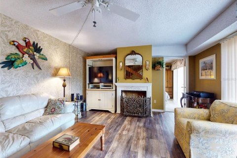 Townhouse in New Smyrna Beach, Florida 3 bedrooms, 161.28 sq.m. № 2299470 - photo 25