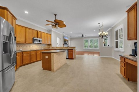 House in Fish Hawk, Florida 4 bedrooms, 408.77 sq.m. № 2152225 - photo 13