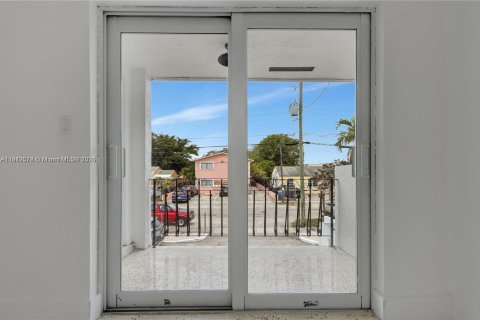Villa ou maison à louer à Miami, Floride: 2 chambres, 321.63 m2 № 1974687 - photo 4
