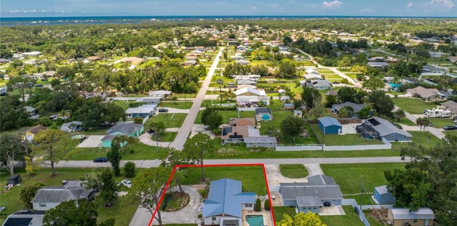 House in Englewood, Florida 2 bedrooms, 96.25 sq.m. № 1895171