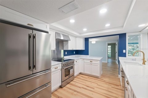 House in Hudson, Florida 3 bedrooms, 172.24 sq.m. № 2418819 - photo 8
