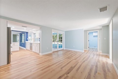 House in Hudson, Florida 3 bedrooms, 172.24 sq.m. № 2418819 - photo 12