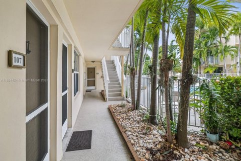 Condo in Key Biscayne, Florida, 1 bedroom  № 1820019 - photo 13