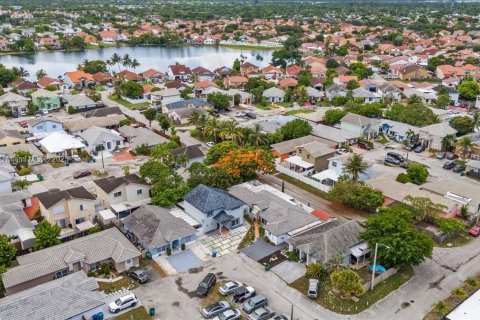 Casa en venta en Miami Gardens, Florida, 4 dormitorios, 153.47 m2 № 1799404 - foto 7
