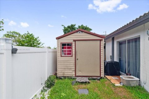 Casa en venta en Miami Gardens, Florida, 4 dormitorios, 153.47 m2 № 1799404 - foto 15