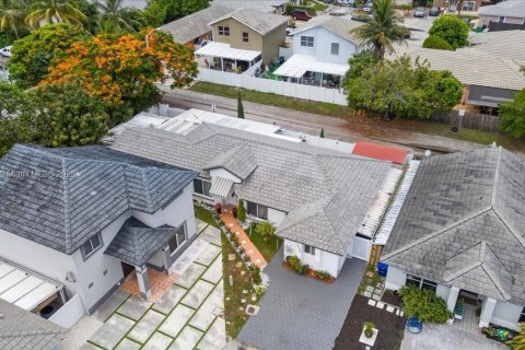Casa en venta en Miami Gardens, Florida, 4 dormitorios, 153.47 m2 № 1799404 - foto 3