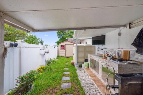 Casa en venta en Miami Gardens, Florida, 4 dormitorios, 153.47 m2 № 1799404 - foto 14