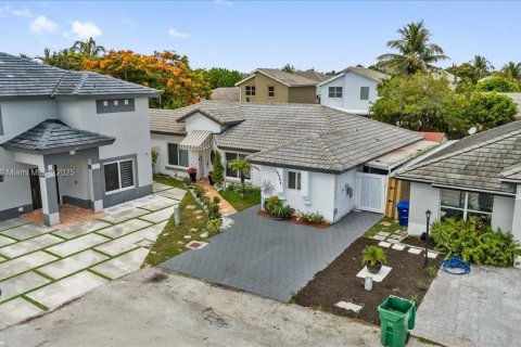 Casa en venta en Miami Gardens, Florida, 4 dormitorios, 153.47 m2 № 1799404 - foto 1