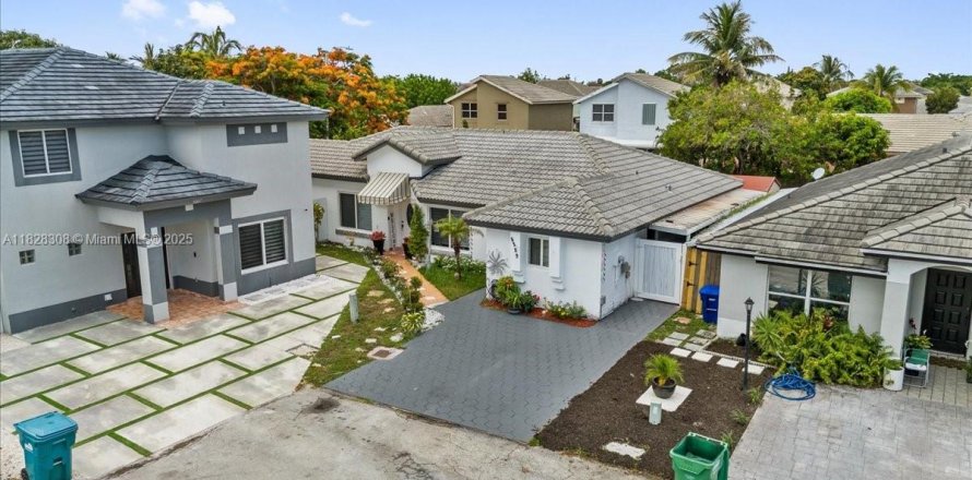 Casa en Miami Gardens, Florida 4 dormitorios, 153.47 m2 № 1799404