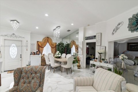 Casa en venta en Miami Gardens, Florida, 4 dormitorios, 153.47 m2 № 1799404 - foto 25