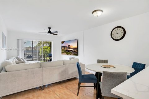 Copropriété à vendre à Tamarac, Floride: 1 chambre, 69.68 m2 № 2248203 - photo 4
