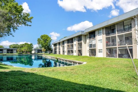 Copropriété à vendre à Tamarac, Floride: 1 chambre, 69.68 m2 № 2248203 - photo 11