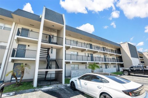 Copropriété à vendre à Tamarac, Floride: 1 chambre, 69.68 m2 № 2248203 - photo 16