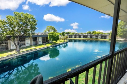 Copropriété à vendre à Tamarac, Floride: 1 chambre, 69.68 m2 № 2248203 - photo 12