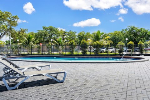 Copropriété à vendre à Tamarac, Floride: 1 chambre, 69.68 m2 № 2248203 - photo 14