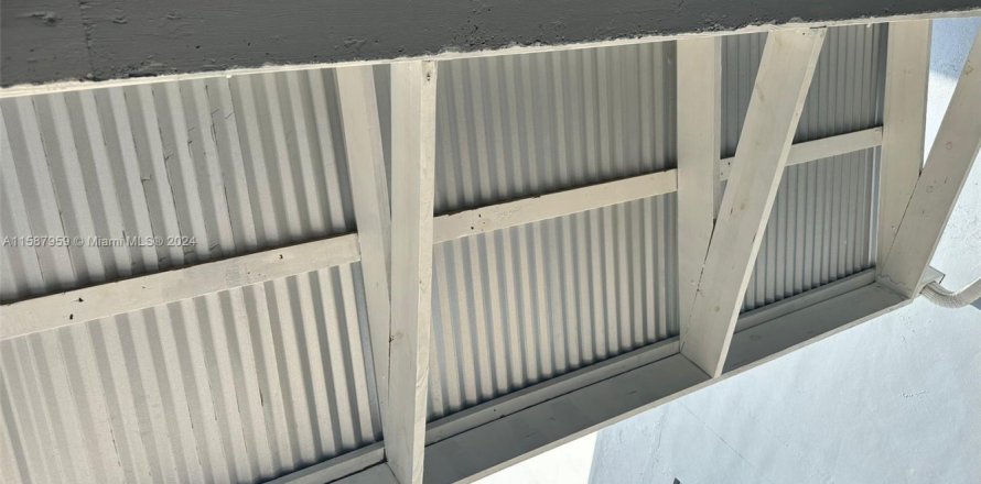 Propiedad comercial en Miramar, Florida № 1177304