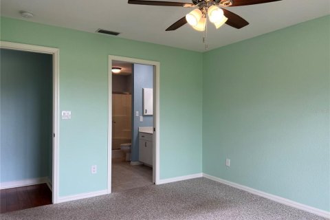 Condo in North Port, Florida, 2 bedrooms № 2148474 - photo 19