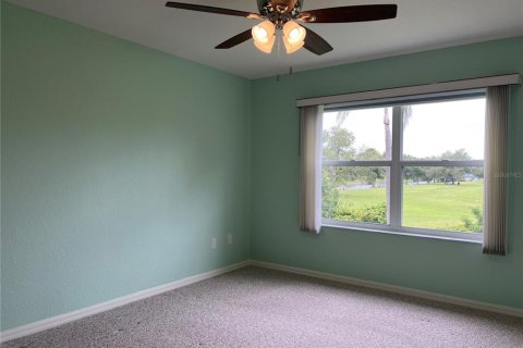 Condo in North Port, Florida, 2 bedrooms № 2148474 - photo 18