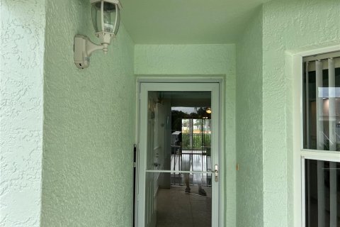 Condo in North Port, Florida, 2 bedrooms № 2148474 - photo 2