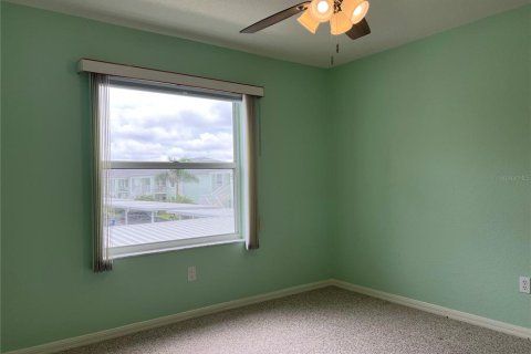 Condo in North Port, Florida, 2 bedrooms № 2148474 - photo 22