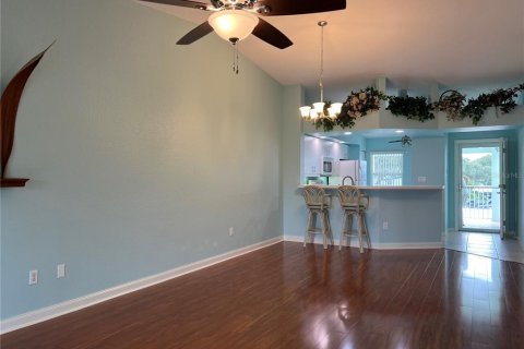 Condo in North Port, Florida, 2 bedrooms № 2148474 - photo 11