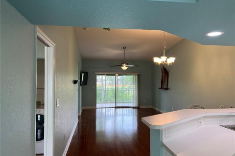 Condo in North Port, Florida, 2 bedrooms № 2148474 - photo 7