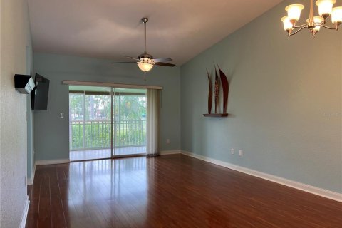 Condo in North Port, Florida, 2 bedrooms № 2148474 - photo 5