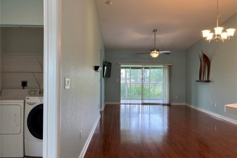Condo in North Port, Florida, 2 bedrooms № 2148474 - photo 4