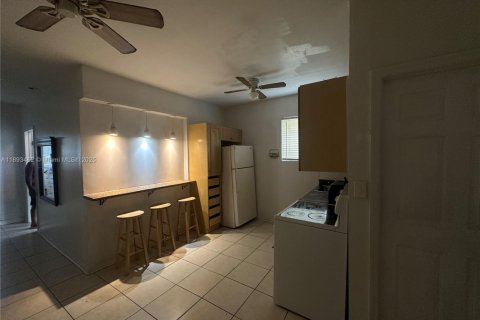 Condo in Miami, Florida, 2 bedrooms  № 1945831 - photo 19