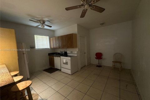 Condo in Miami, Florida, 2 bedrooms  № 1945831 - photo 20