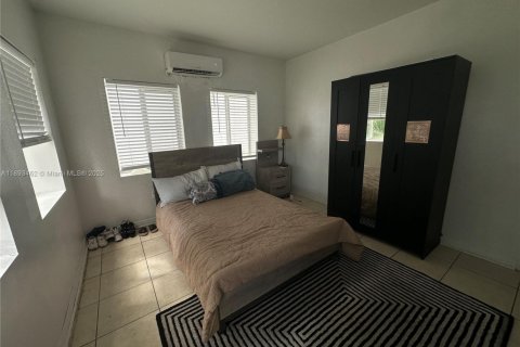Condo in Miami, Florida, 2 bedrooms  № 1945831 - photo 16