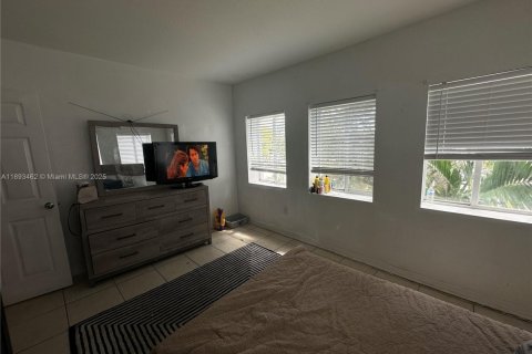 Condo in Miami, Florida, 2 bedrooms  № 1945831 - photo 14