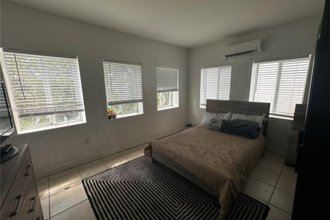 Condo in Miami, Florida, 2 bedrooms  № 1945831 - photo 15