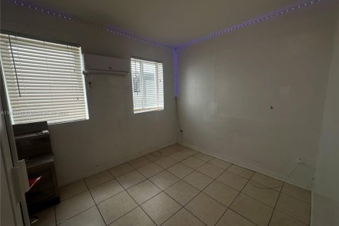 Condo in Miami, Florida, 2 bedrooms  № 1945831 - photo 18