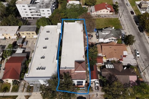 Condo in Miami, Florida, 2 bedrooms  № 1945831 - photo 5